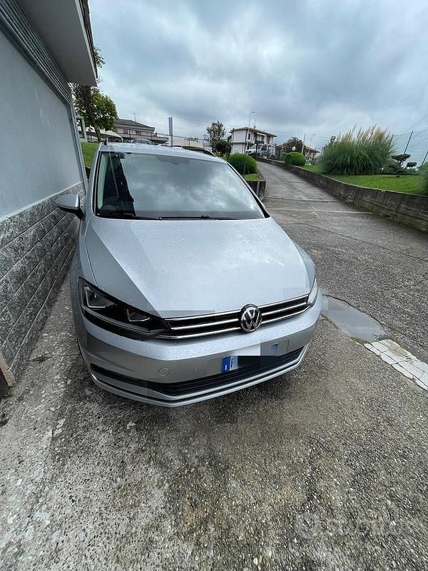 Grigio Usata 2018 VW Touran Monovolume | 15.500 € (Buon prezzo) - Immagine 1/4