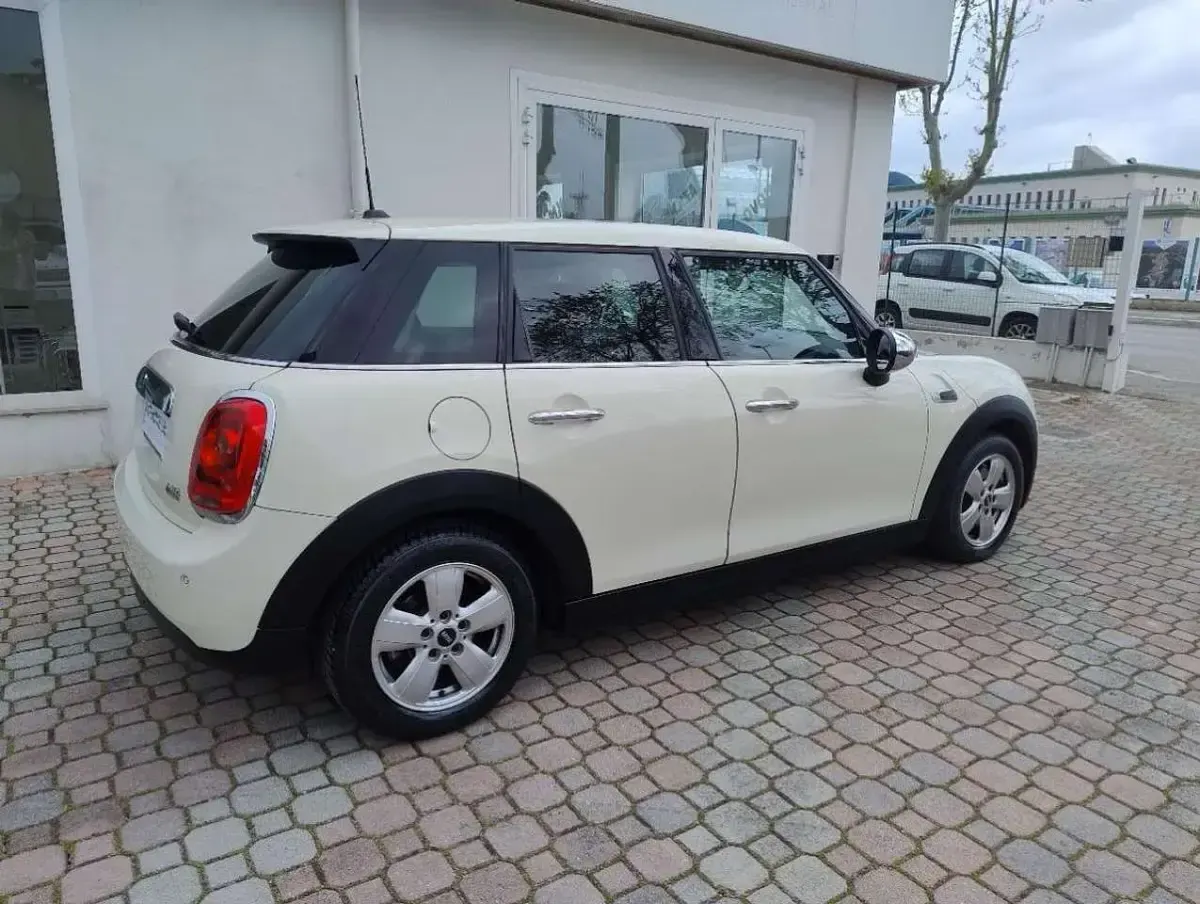Usata Mini One D 102 CV (75 kW) 2015 Beige Utilitaria