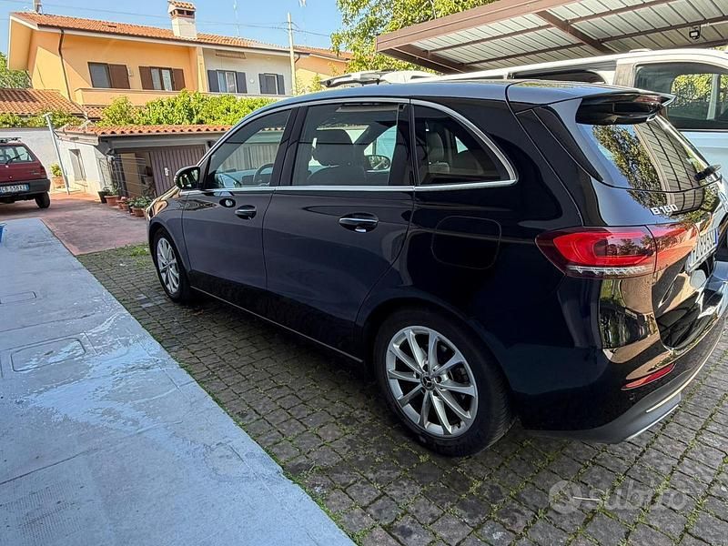 Gebraucht Mercedes B180 136 PS (100 kW) 2019 Schwarz Van / Kleinbus