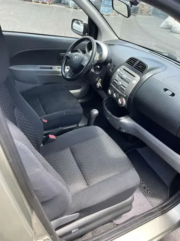 Usata Daihatsu Sirion 91 CV (66 kW) 2009 Grigio Utilitaria