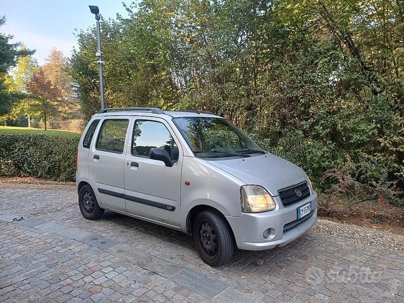 Grigio Usata 2004 Suzuki Wagon R Due volumi | 900 € - Immagine 1/4