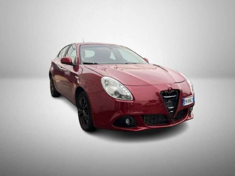 Rosso Usata 2010 Alfa Romeo Giulietta Progression Due volumi | 3250 € (Buon prezzo) - Immagine 1/4