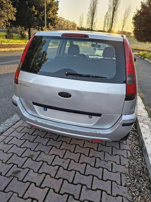 Usata Ford Fusion Zetec 79 CV (58 kW) 2004 Argento Utilitaria