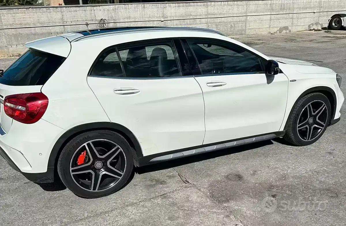 Usata Mercedes GLA200 136 CV (100 kW) 2016 Bianco SUV