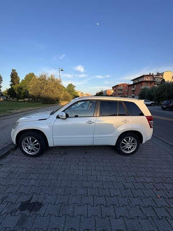 Usata Suzuki Grand Vitara 129 CV (94 kW) 2012 Bianco SUV