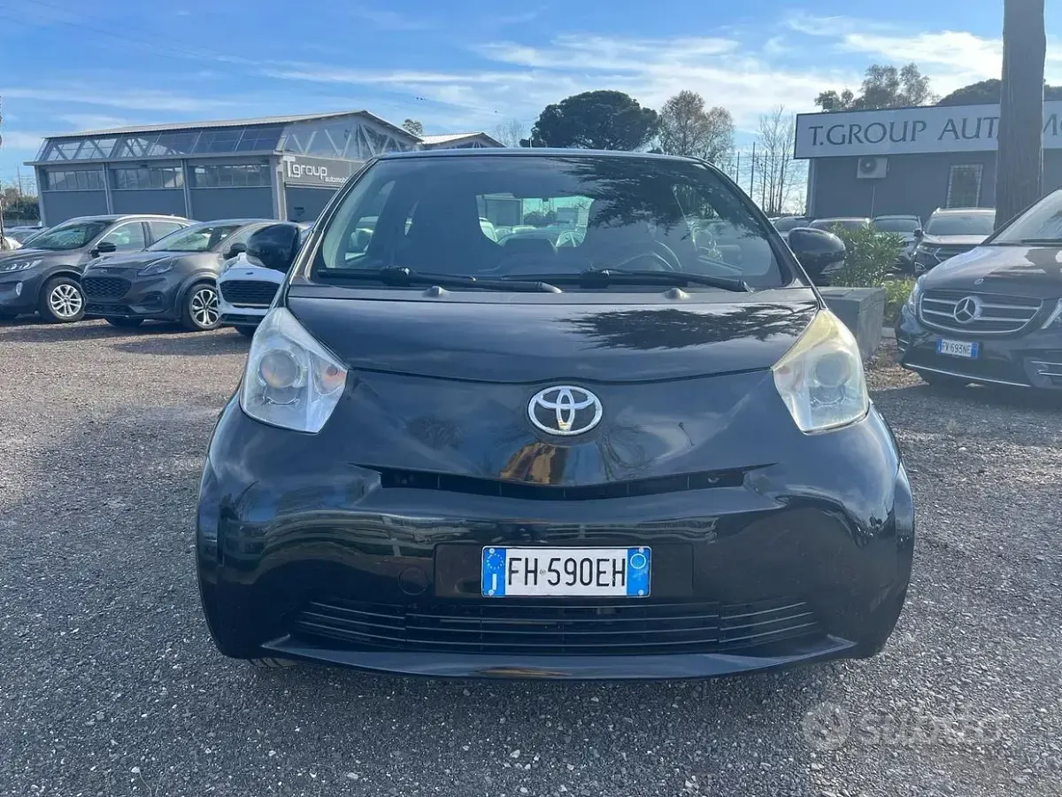 Usata Toyota iQ Sol 68 CV (50 kW) 2009 Nero Utilitaria