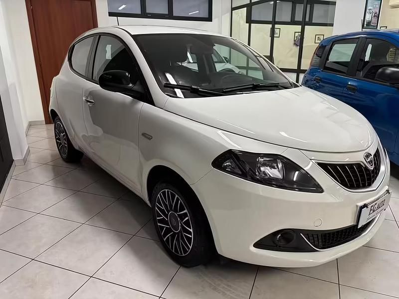 Usata Lancia Ypsilon S 69 CV (50 kW) 2024 Bianco Utilitaria