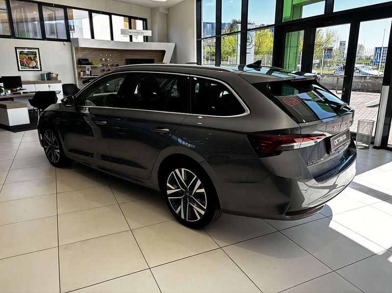 Nuova Skoda Octavia Style 150 CV (110 kW) 2025 Grigio grafite metallizzato Station wagon