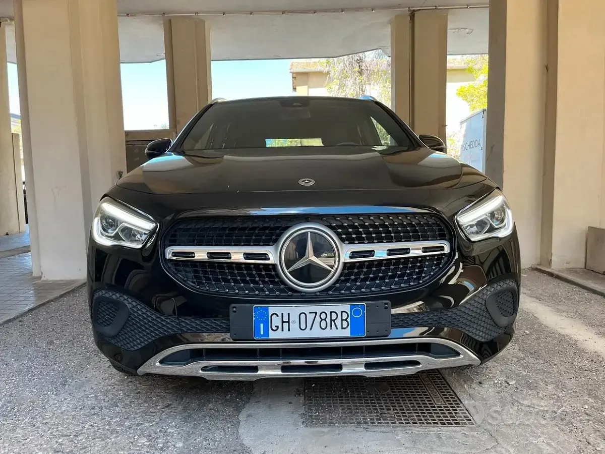 Usata Mercedes GLA180 116 CV (85 kW) 2022 Nero SUV