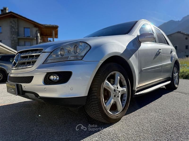 Usata Mercedes ML320 224 CV (164 kW) 2006 Grigio SUV