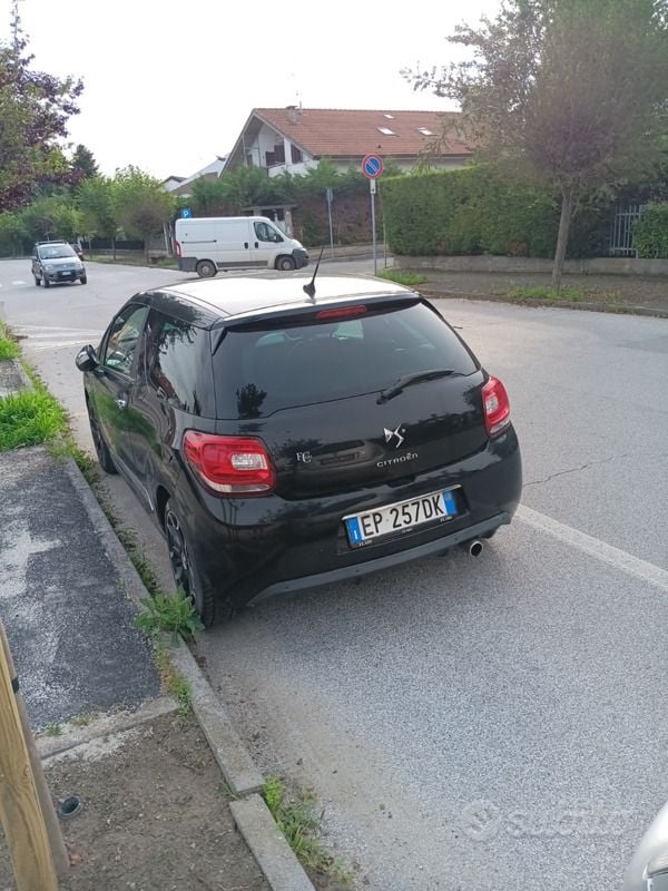 Nero Usata 2013 Citroën DS3 Chic Tre volumi | 7000 € (Molto cara) - Immagine 1/4
