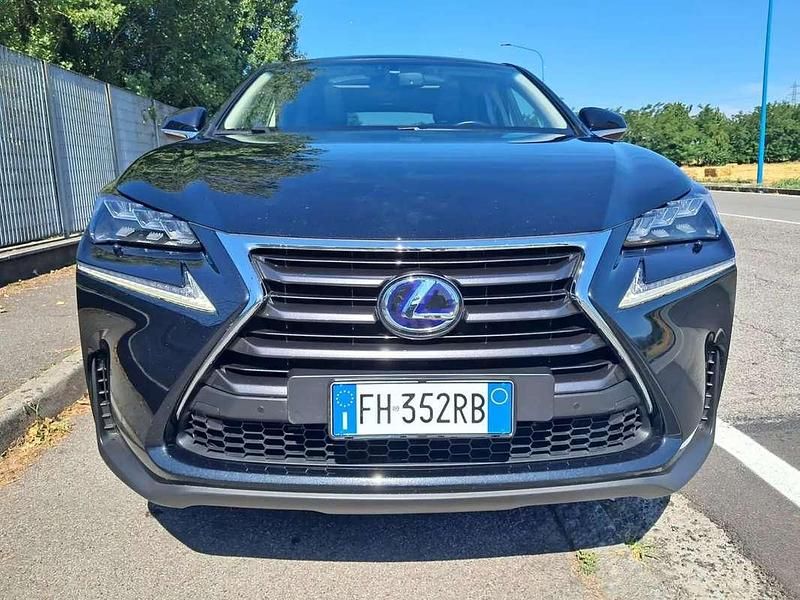 Usata Lexus NX300h Luxury Line 155 CV (114 kW) 2017 Nero SUV