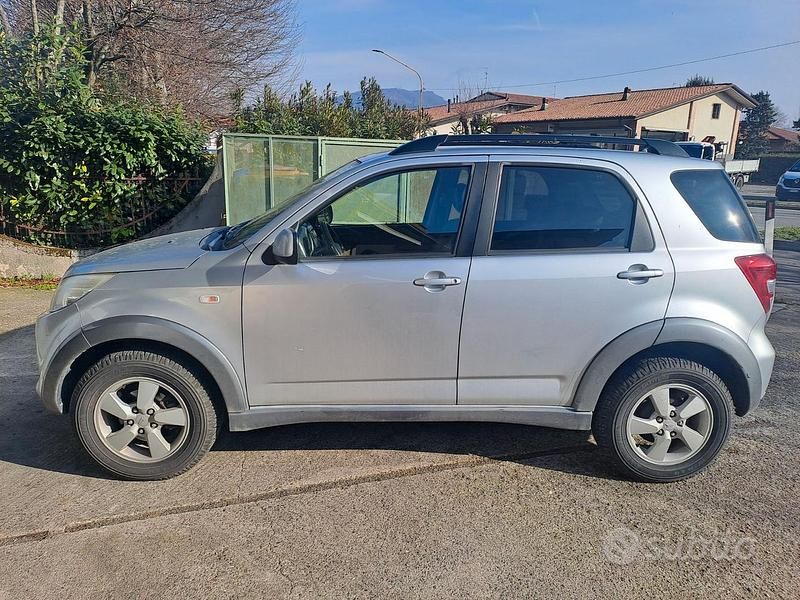 Usata Daihatsu Terios 105 CV (77 kW) 2008 Grigio SUV