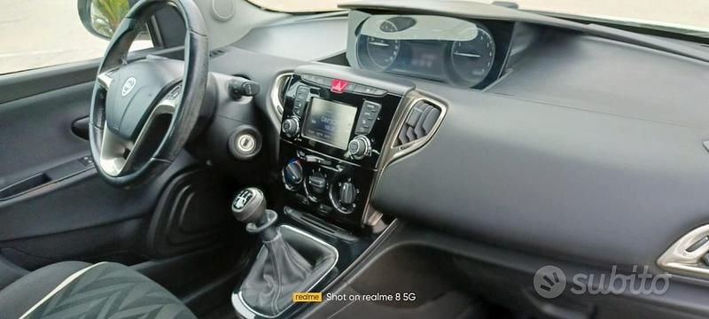 Usata Lancia Ypsilon Gold 69 CV (50 kW) 2016 Bianco Utilitaria