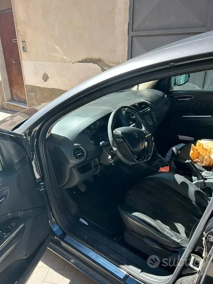 Usata Lancia Delta Platinum 120 CV (88 kW) 2011 Utilitaria