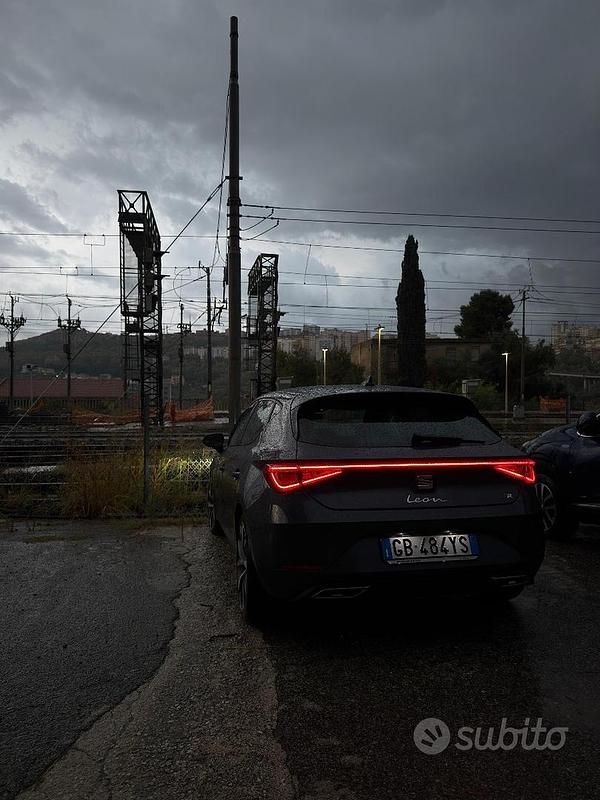 Grigio Usata 2020 Seat Leon FR Tre volumi | 18.900 € (Cara) - Immagine 1/4