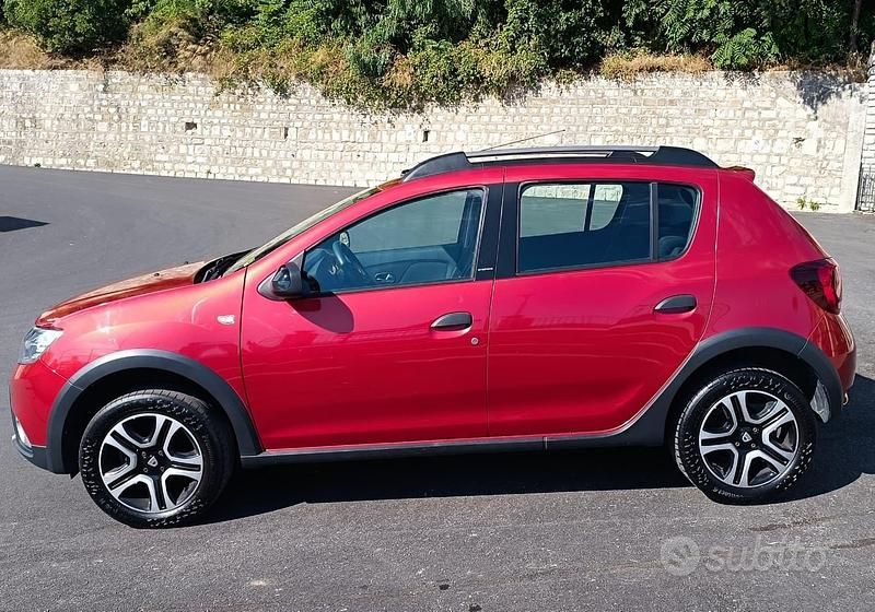 Usata Dacia Sandero Stepway 90 CV (66 kW) 2018 Rosso SUV