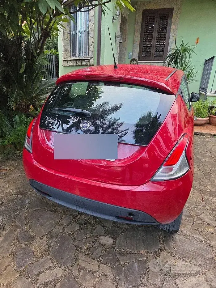 Usata Lancia Ypsilon 69 CV (50 kW) 2013 Rosso Utilitaria
