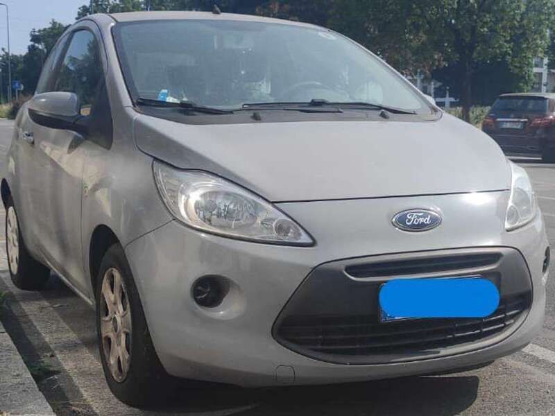 Grigio Usata 2015 Ford Ka Titanium Due volumi | 5900 € (Buon prezzo) - Immagine 1/4