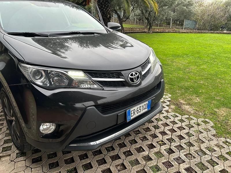 Marrone Usata 2014 Toyota RAV4 Anniversary SUV | 11.000 € - Immagine 1/4