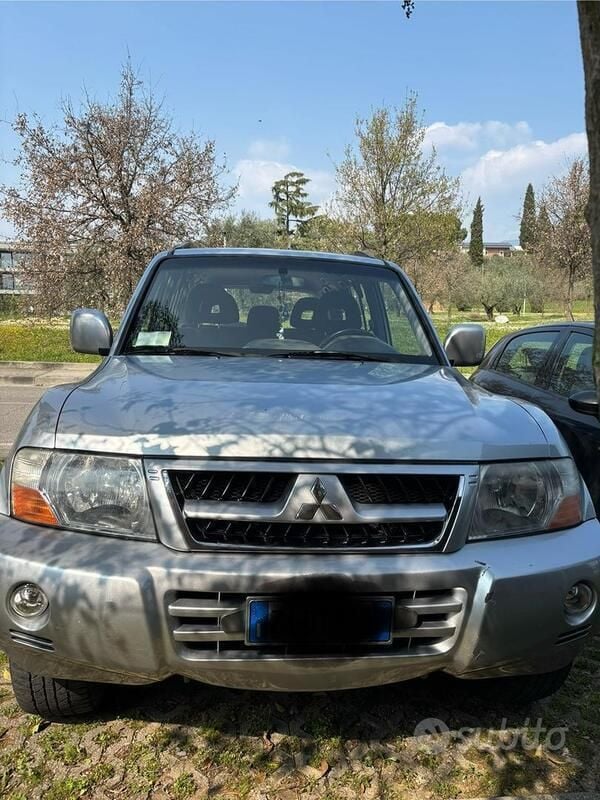Usata Mitsubishi Pajero 160 CV (117 kW) 2007 Grigio SUV