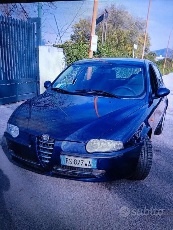 Usata 2001 Alfa Romeo 147 Utilitaria | 1200 € (Ottimo prezzo) - Immagine 1/4