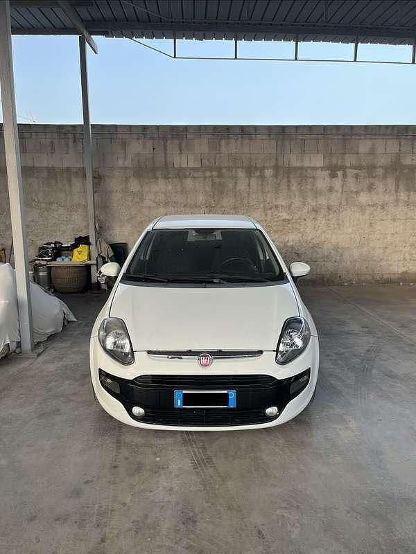 Usata Fiat Punto Evo Dynamic 75 CV (55 kW) 2011 Bianco Utilitaria