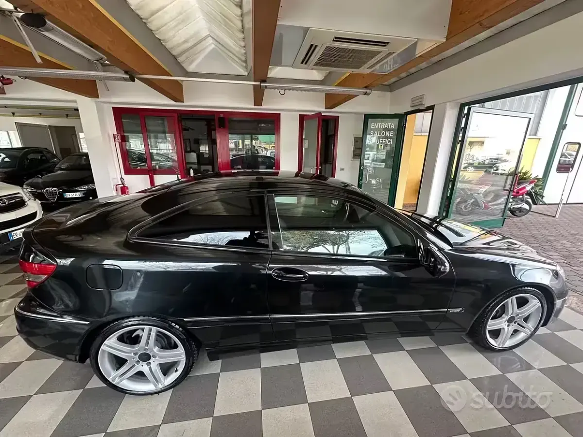Usata Mercedes CLC220 150 CV (110 kW) 2010 Nero Coupé