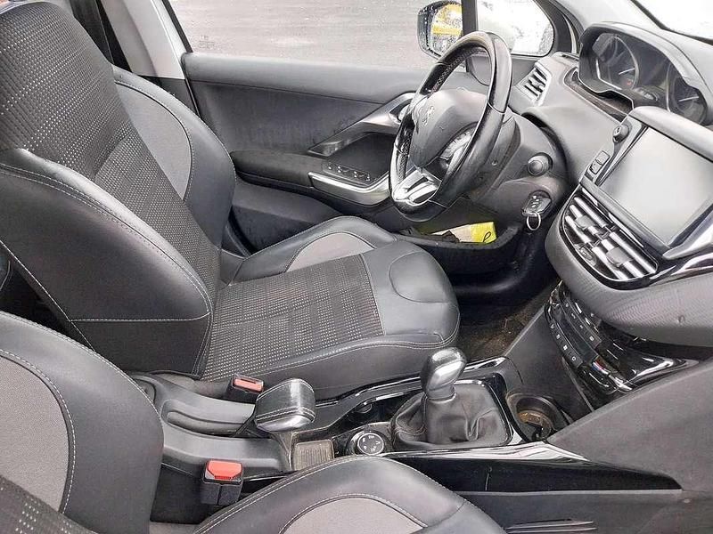 Usata Peugeot 2008 Allure 99 CV (72 kW) 2017 Bianco SUV