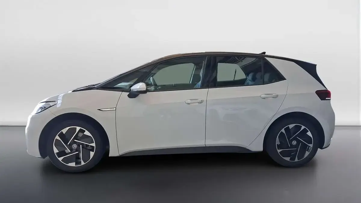 Usata VW ID.3 Pro Performance 69 kW (95 CV) 2023 Bianco/tetto nero Utilitaria