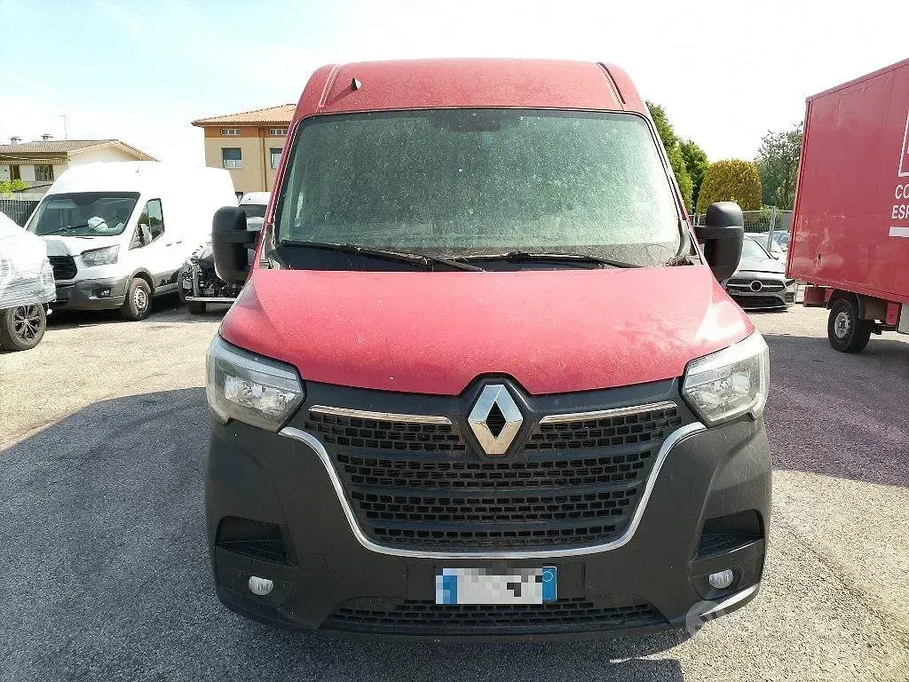Usata Renault Master 135 CV (99 kW) 2022 Rosso Monovolume