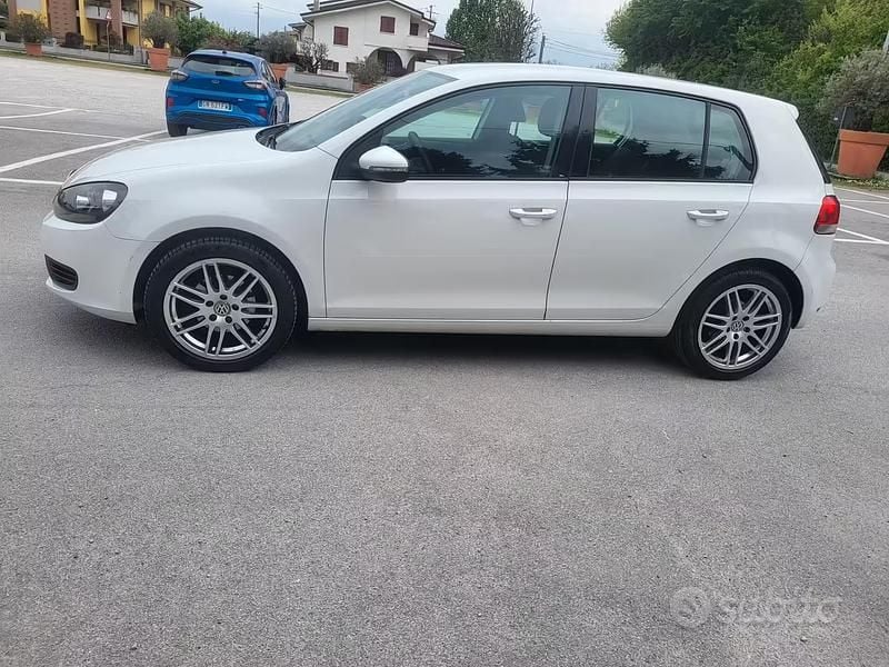 Usata VW Golf VI 80 CV (58 kW) 2011 Bianco Utilitaria