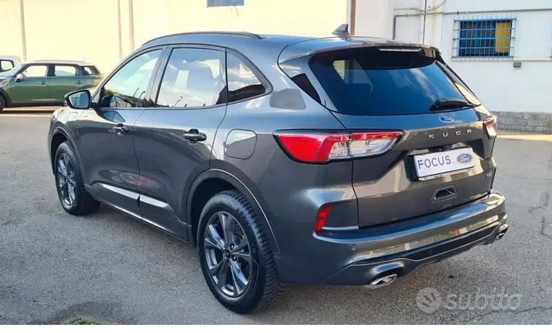 Usata Ford Kuga 150 CV (110 kW) 2021 Grigio SUV
