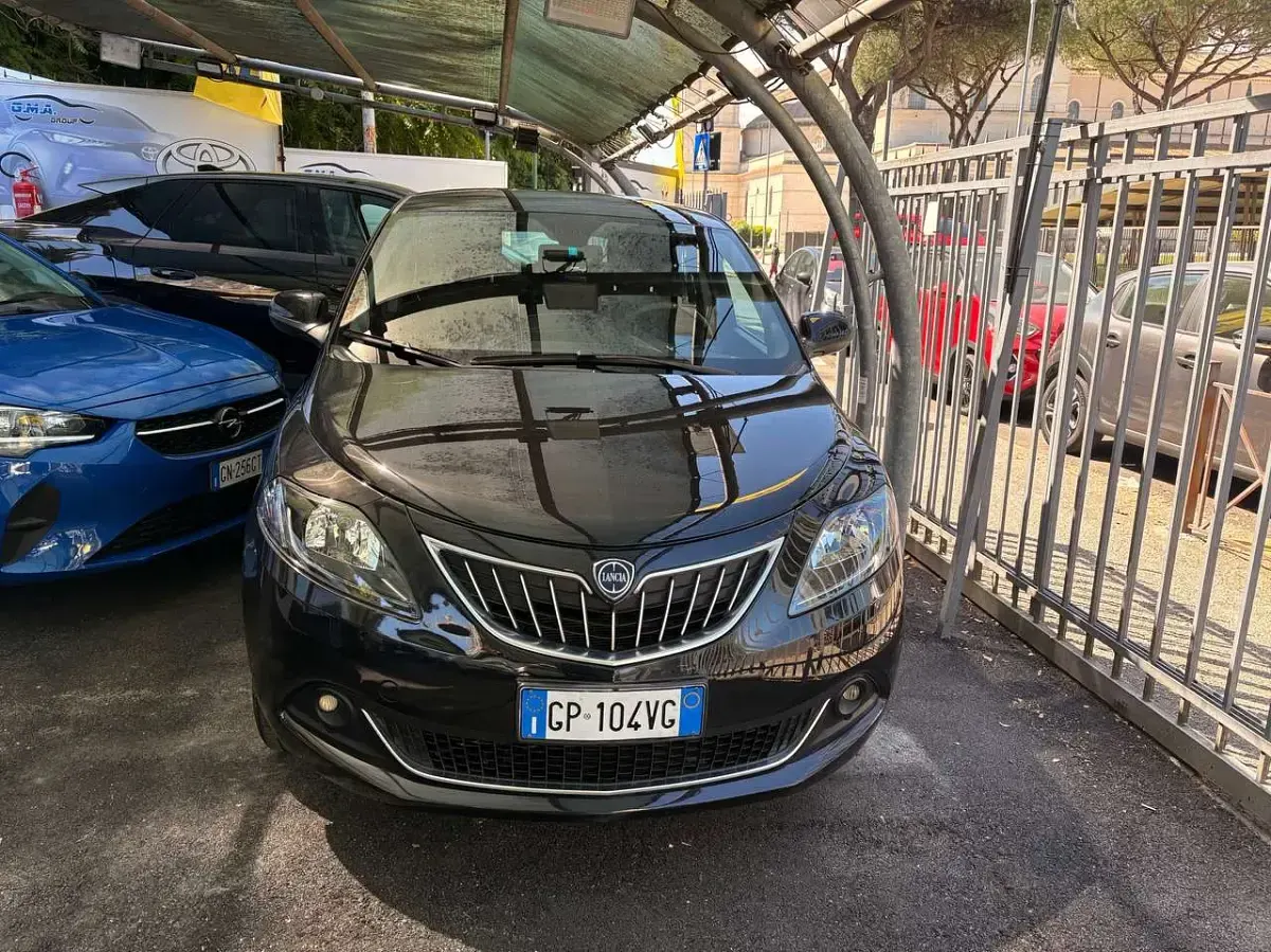 Usata Lancia Ypsilon Gold 69 CV (50 kW) 2023 Nero Utilitaria