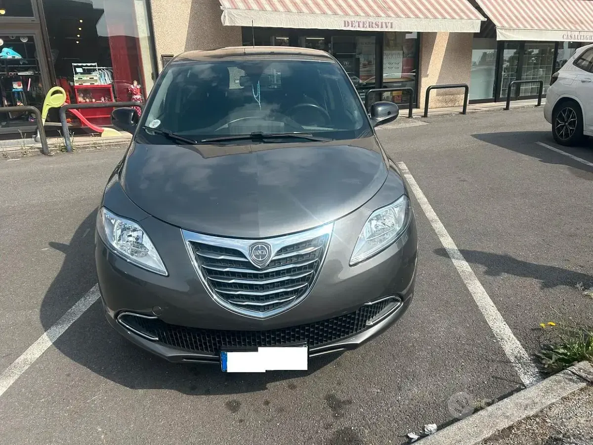 Usata Lancia Ypsilon Gold 80 CV (58 kW) 2014 Grigio Utilitaria