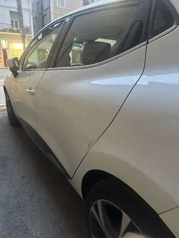 Usado Renault Clio IV 90 CV (66 kW) 2017 Blanco Berlina