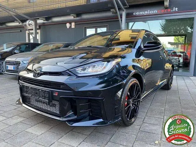 Usata Toyota Yaris 280 CV (205 kW) 2024 Bianco Utilitaria