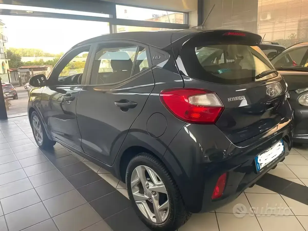 Usata Hyundai i10 67 CV (49 kW) 2022 Bluazzurro Utilitaria