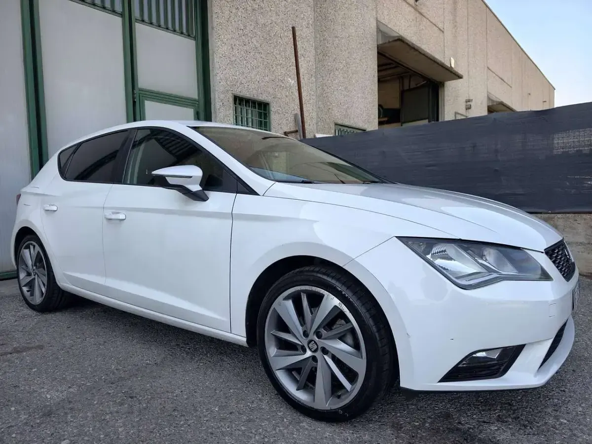 Usata Seat Leon 105 CV (77 kW) 2014 Bianco Berlina