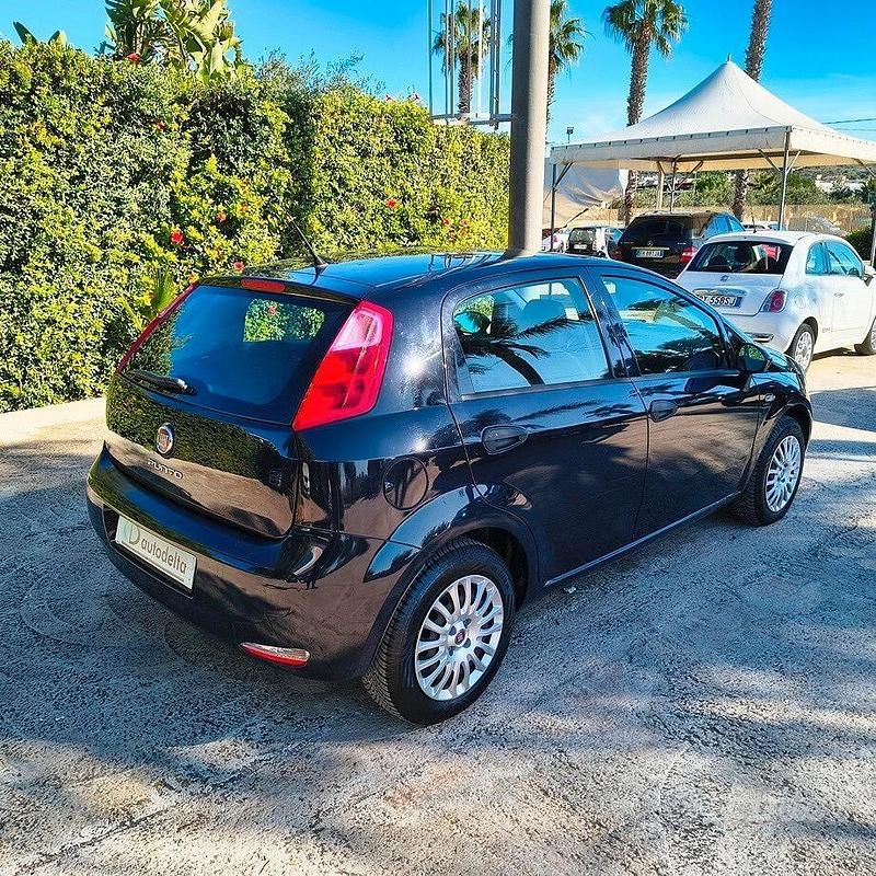Usata Fiat Punto Street 69 CV (50 kW) 2015 Blu Berlina