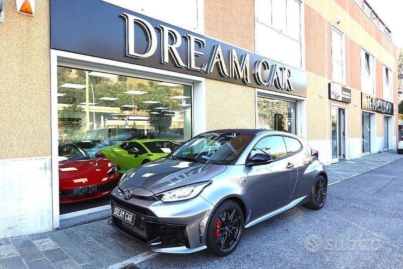 Usata Toyota Yaris 280 CV (205 kW) 2024 Utilitaria