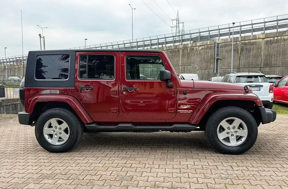 Usata Jeep Wrangler Unlimited Sahara 177 CV (130 kW) 2008 Rosso SUV