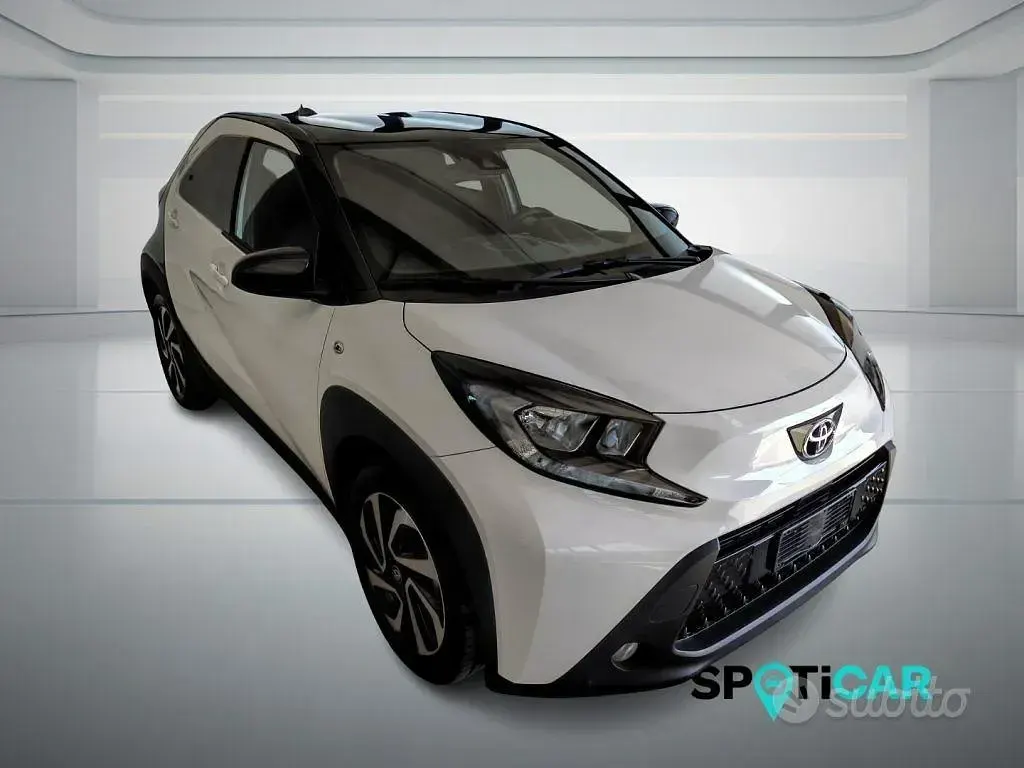 Usata Toyota Aygo X Trend 72 CV (52 kW) 2025 Grigio SUV