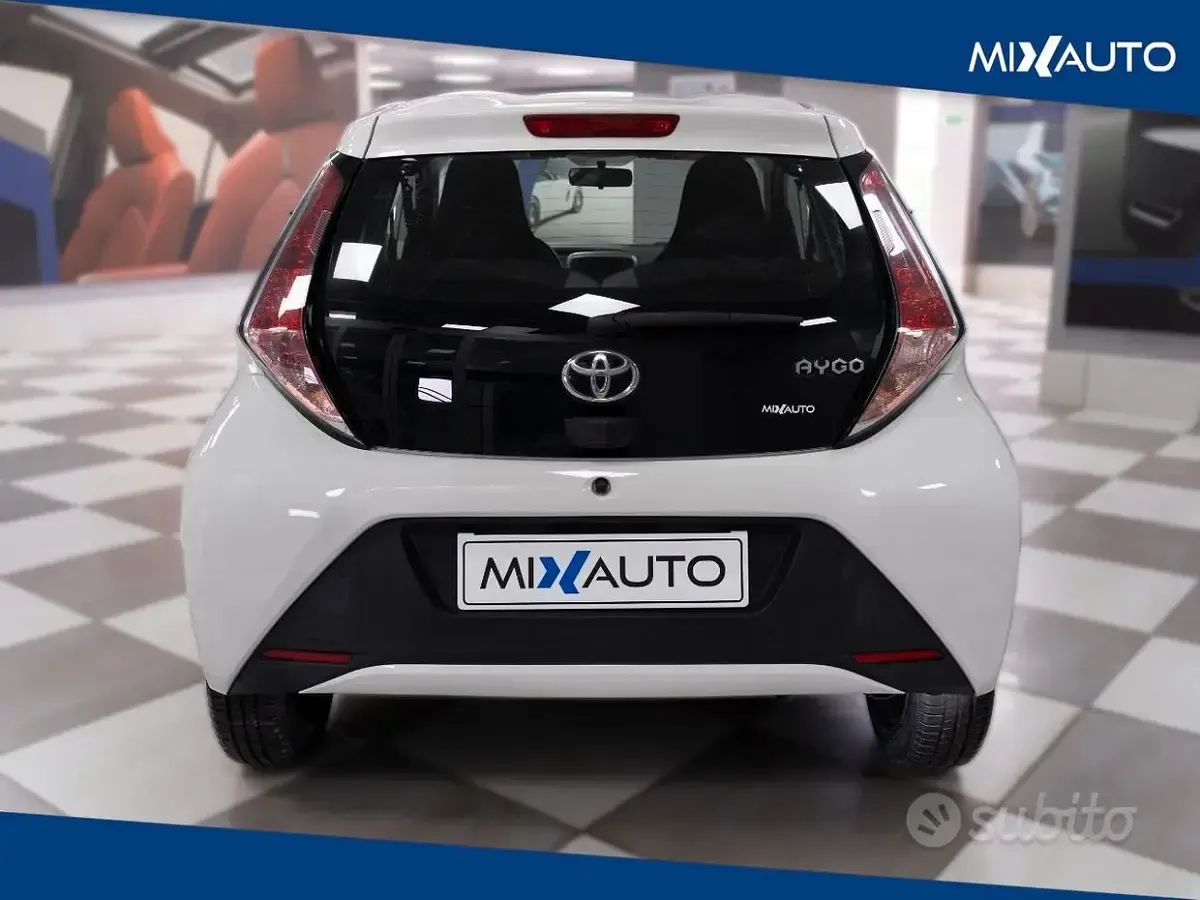 Usata Toyota Aygo Cool 69 CV (50 kW) 2016 Bianco Utilitaria