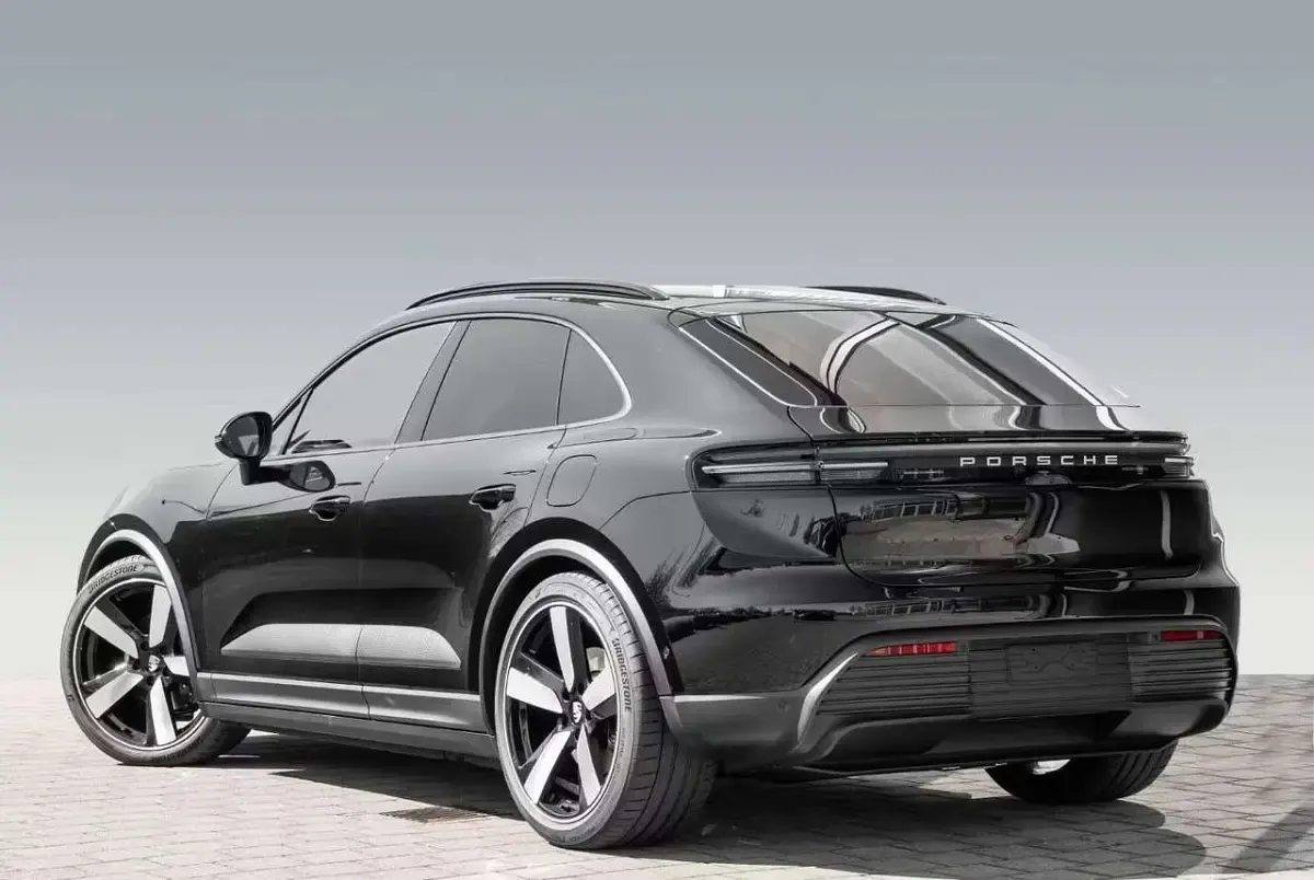 Usata Porsche Macan 4 Electric 300 kW (408 CV) 2025 Nero SUV