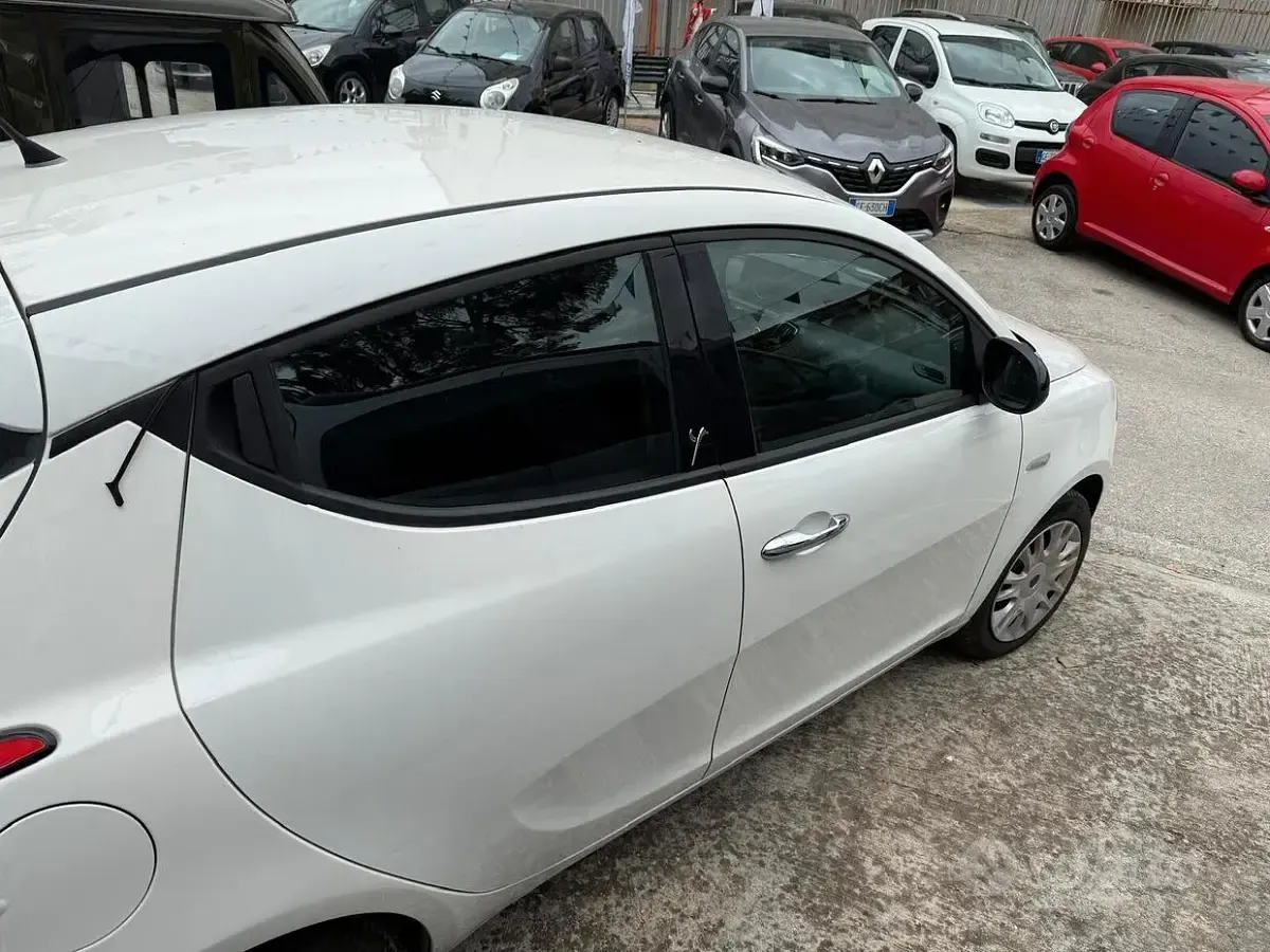 Usata Lancia Ypsilon Gold 69 CV (50 kW) 2013 Bianco Utilitaria