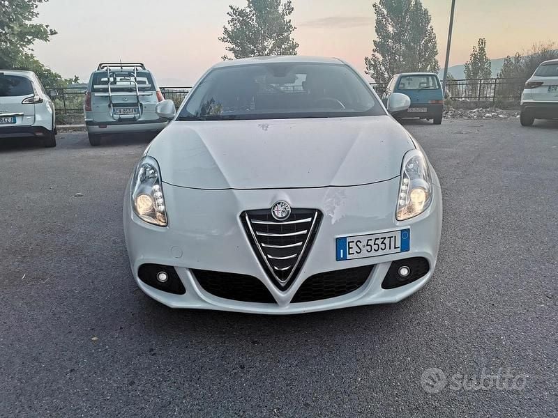 Usata Alfa Romeo Giulietta Distinctive 105 CV (77 kW) 2012 Bianco Utilitaria