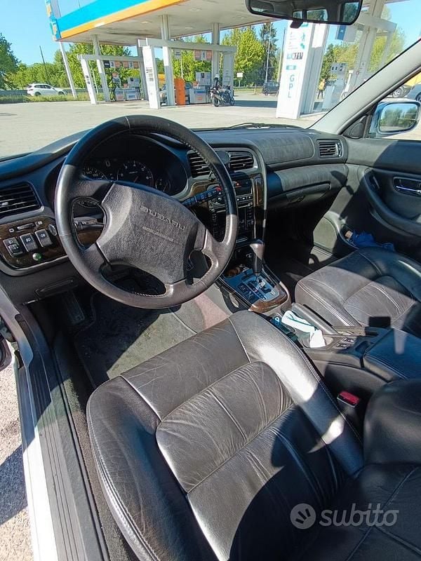 Usata Subaru Legacy 2000 Grigio Station wagon