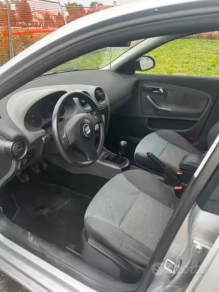 Second-hand Seat Ibiza 75 CP (55 kW) 2005 Gri Hatchback