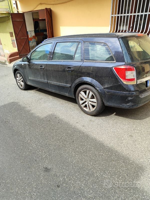 Usata Opel Astra 101 CV (74 kW) 2008 Nero Station wagon